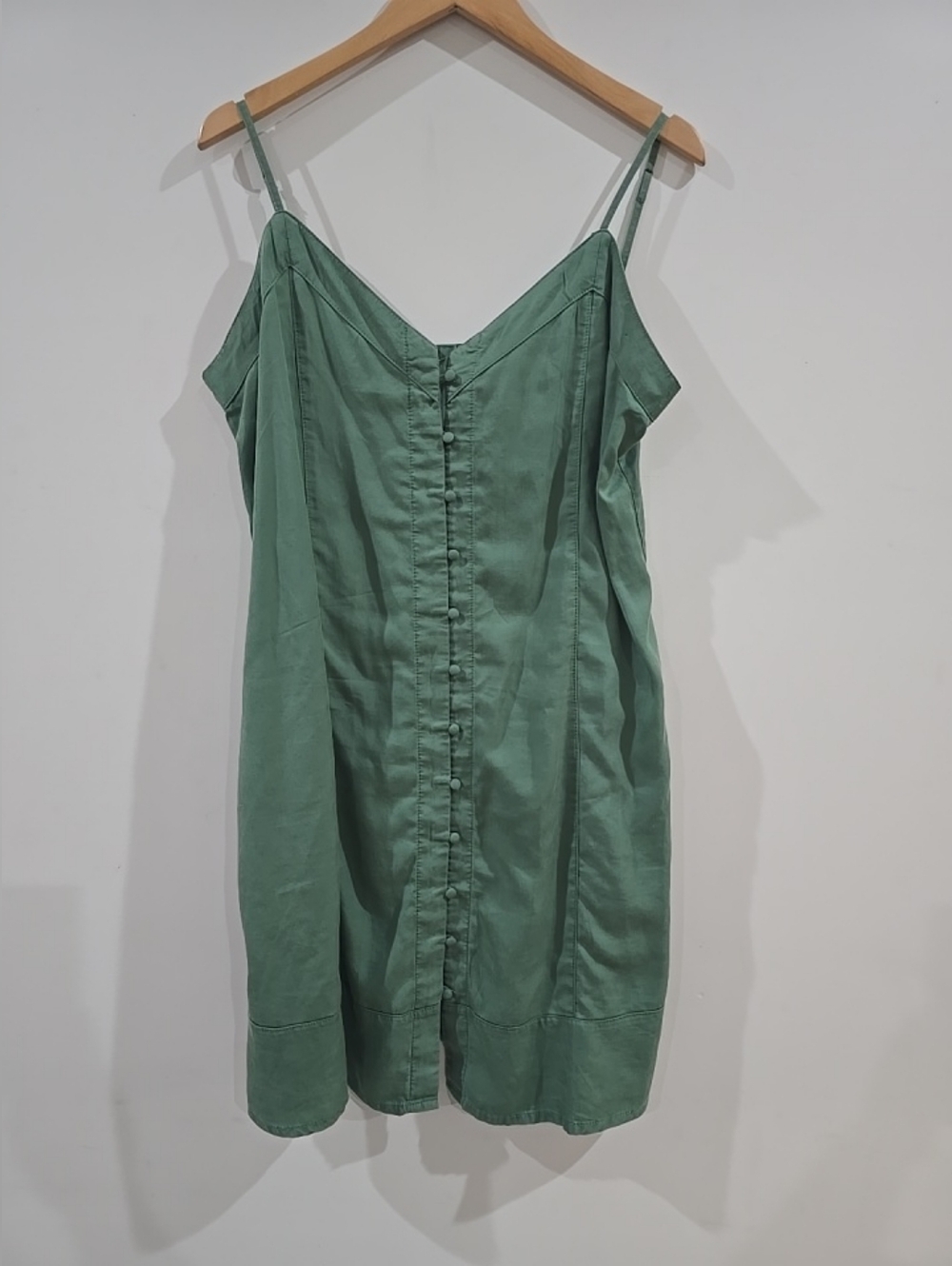 Vince Camuto Green dress Light soft summer spaghetti strap V-neck button front L